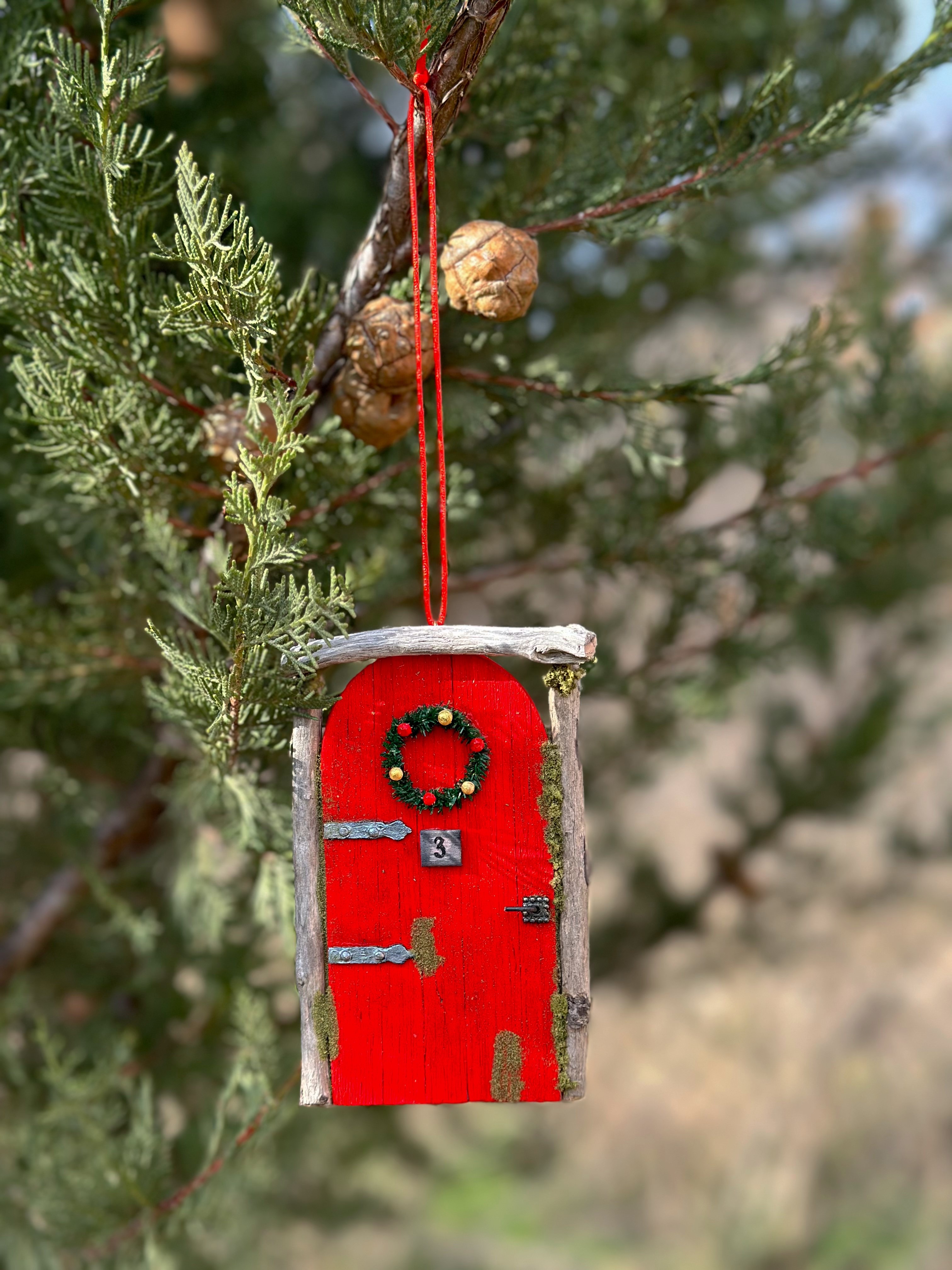 Christmas tree toy (miniature doors)